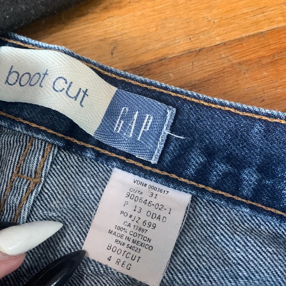 Vintage Gap Cut Off Denim Shorts - Picture 3 of 7